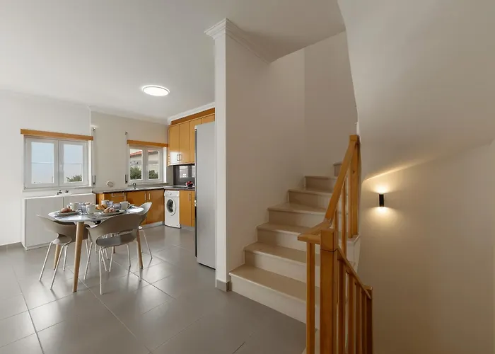 Route 22 Baleal Апартаменты Феррел